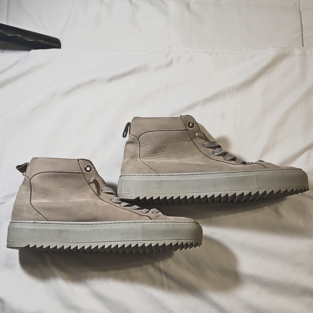 Used Android Homme size 11 Mids, suede